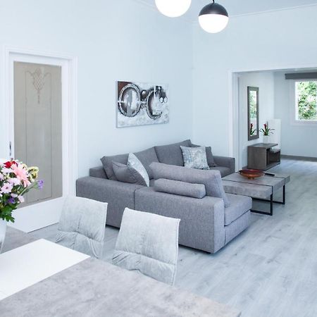 Sunny And Minimal Apt In Glyfada With 3 Bdrm Athen Exterior foto