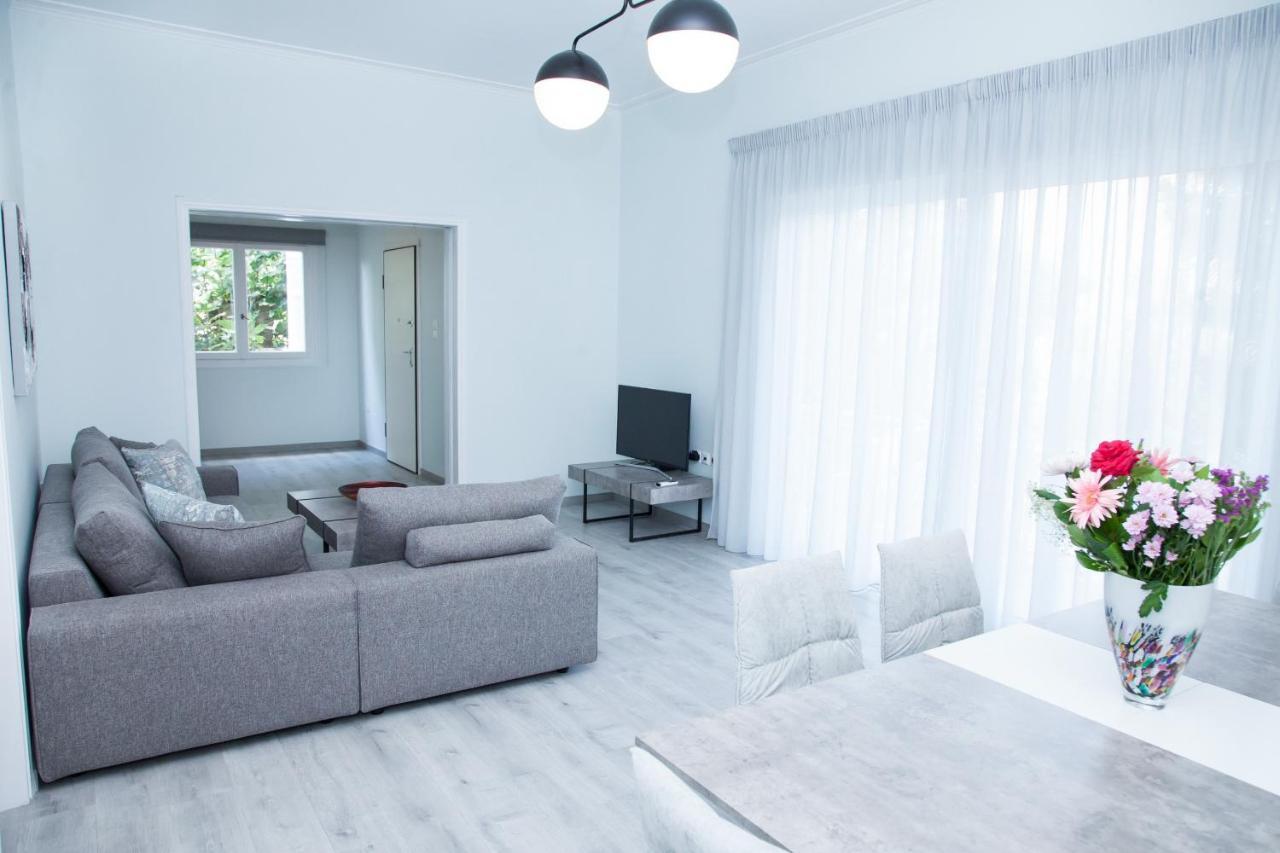 Sunny And Minimal Apt In Glyfada With 3 Bdrm Athen Exterior foto