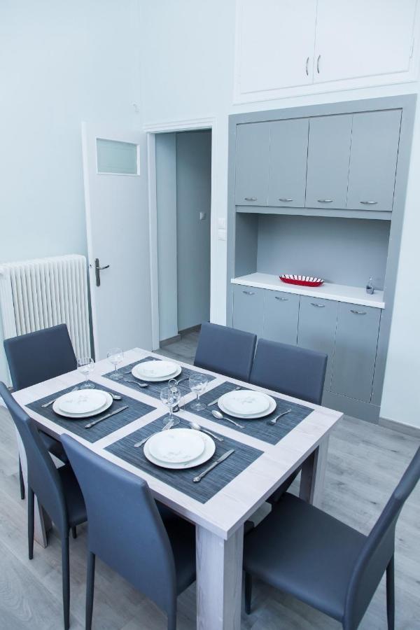 Sunny And Minimal Apt In Glyfada With 3 Bdrm Athen Exterior foto