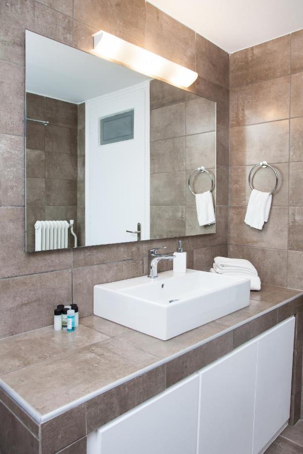 Sunny And Minimal Apt In Glyfada With 3 Bdrm Athen Exterior foto