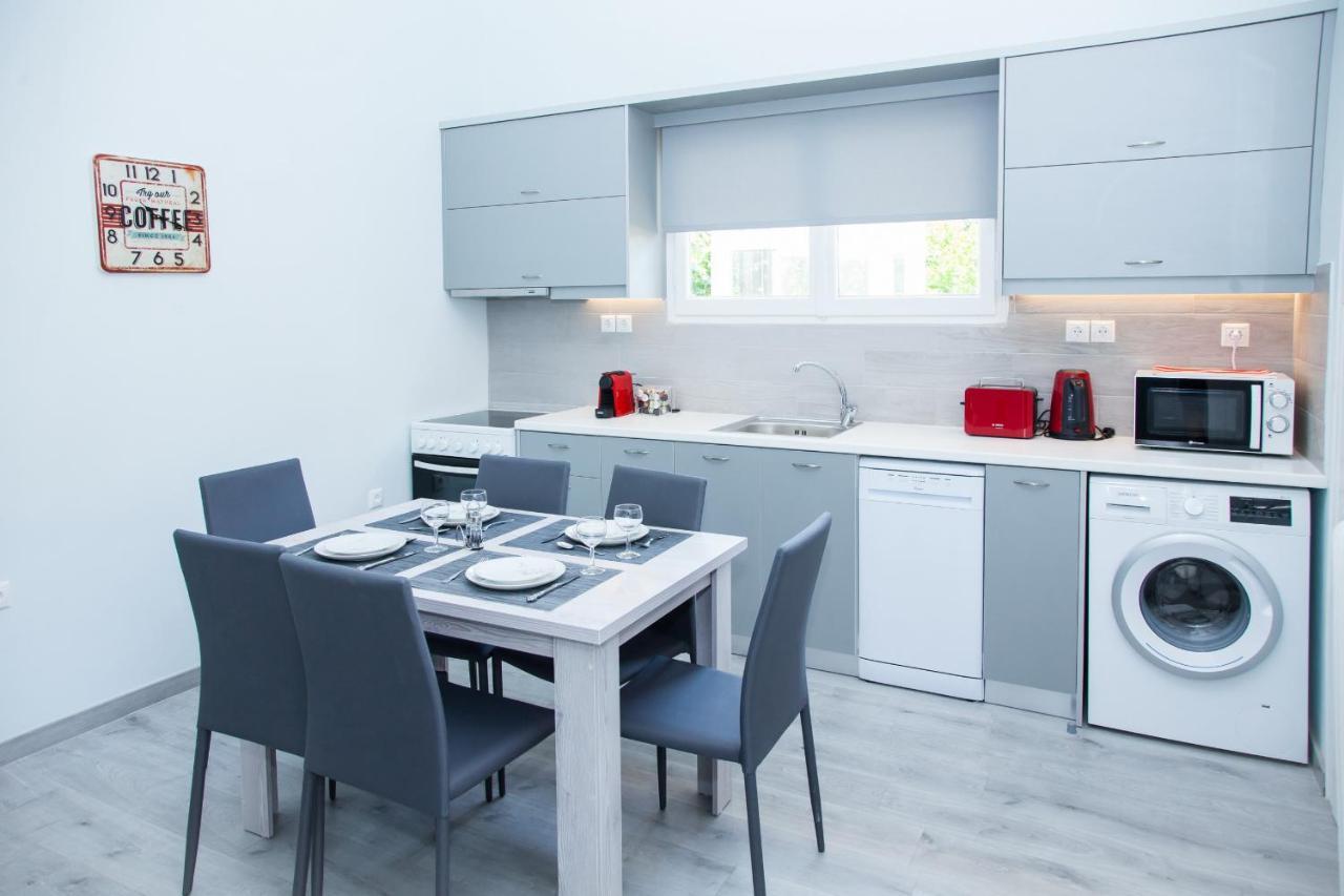 Sunny And Minimal Apt In Glyfada With 3 Bdrm Athen Exterior foto
