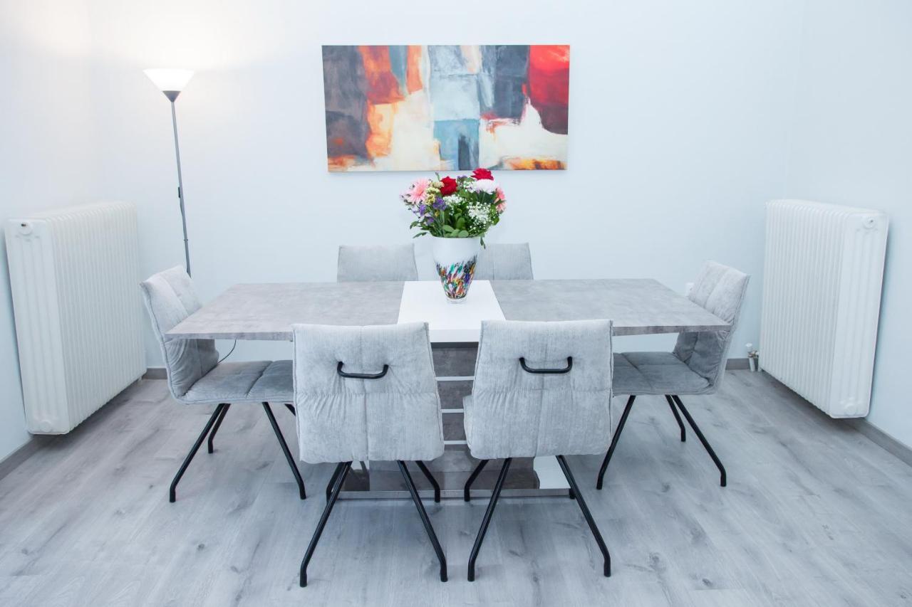 Sunny And Minimal Apt In Glyfada With 3 Bdrm Athen Exterior foto